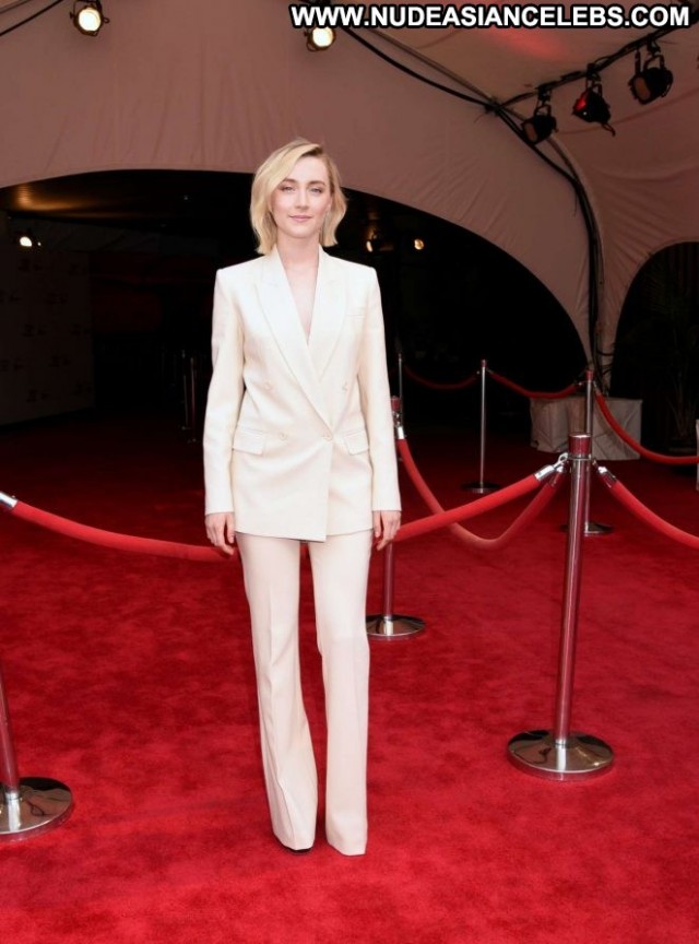 Saoirse Ronan Tribeca Film Festival New York Posing Hot Paparazzi Sea