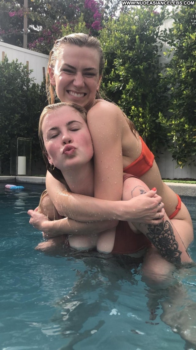 Ireland Baldwin No Source Beautiful Ireland Nice Big Tits Breasts