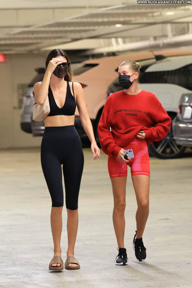 Hailey Bieber Los Angeles  Beautiful Posing Hot Babe Paparazzi