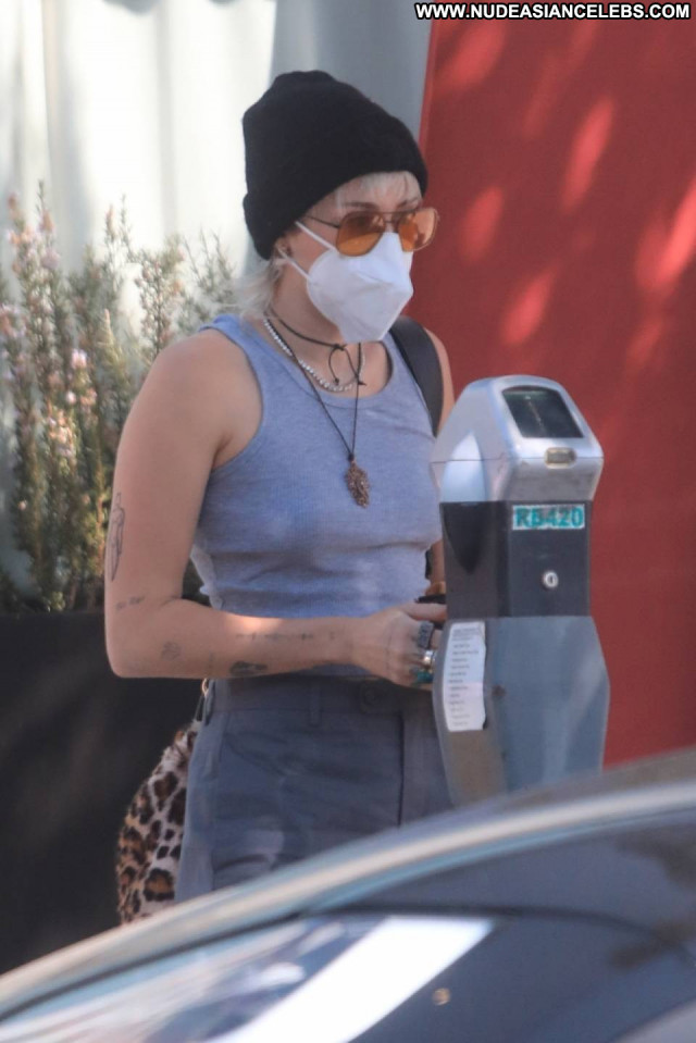 Miley Cyrus Los Angeles Celebrity Paparazzi Beautiful Babe Posing Hot