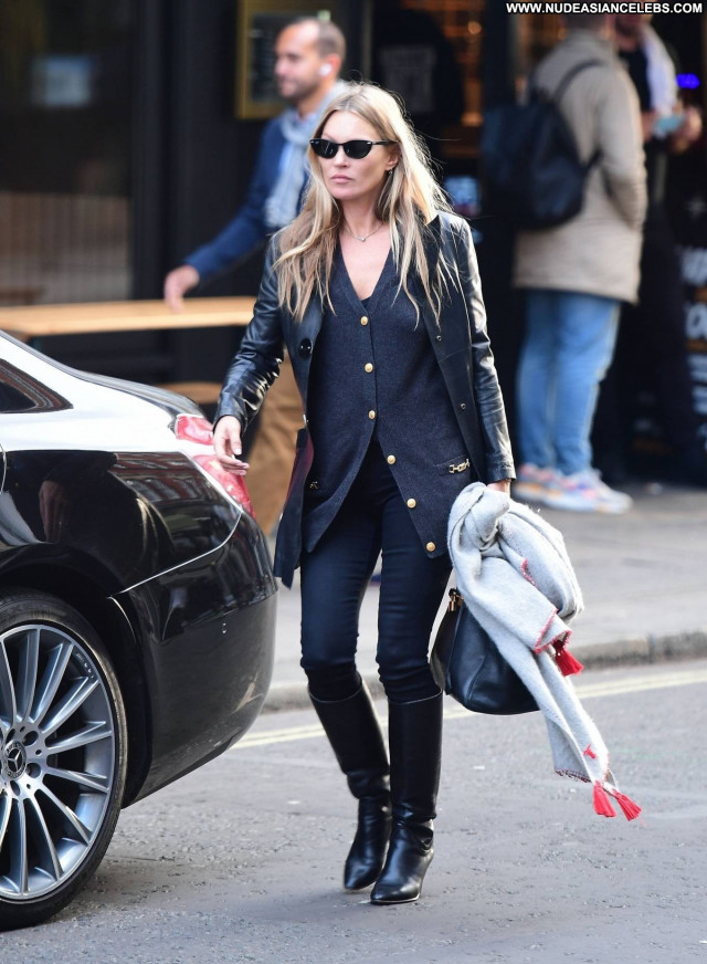 Kate Moss No Source Paparazzi Beautiful Celebrity Babe Posing Hot