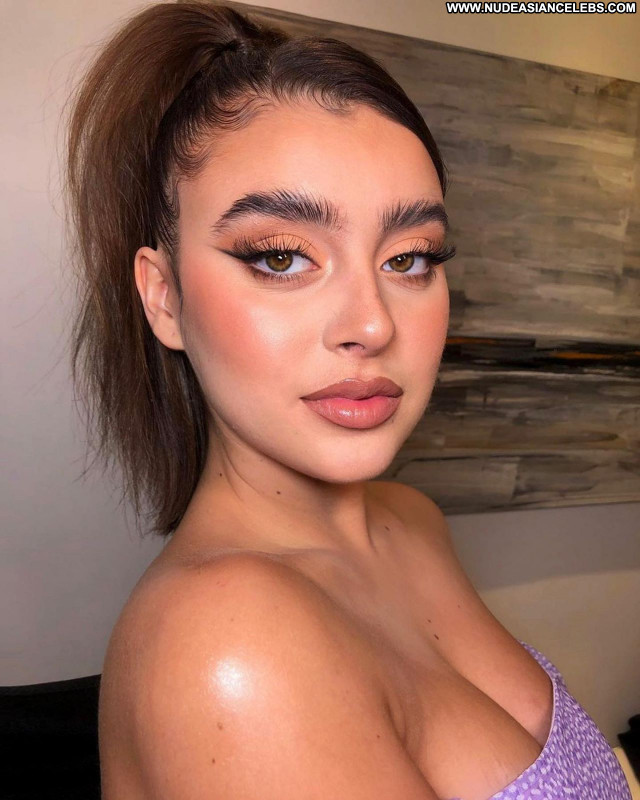 Kalani Hilliker No Source Sexy Babe Celebrity Posing Hot Beautiful