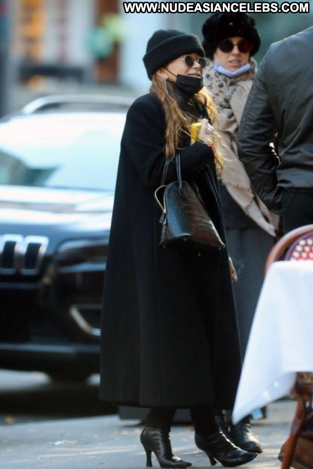 Kerry Washington Beverly Hills Celebrity Paparazzi Beautiful Posing