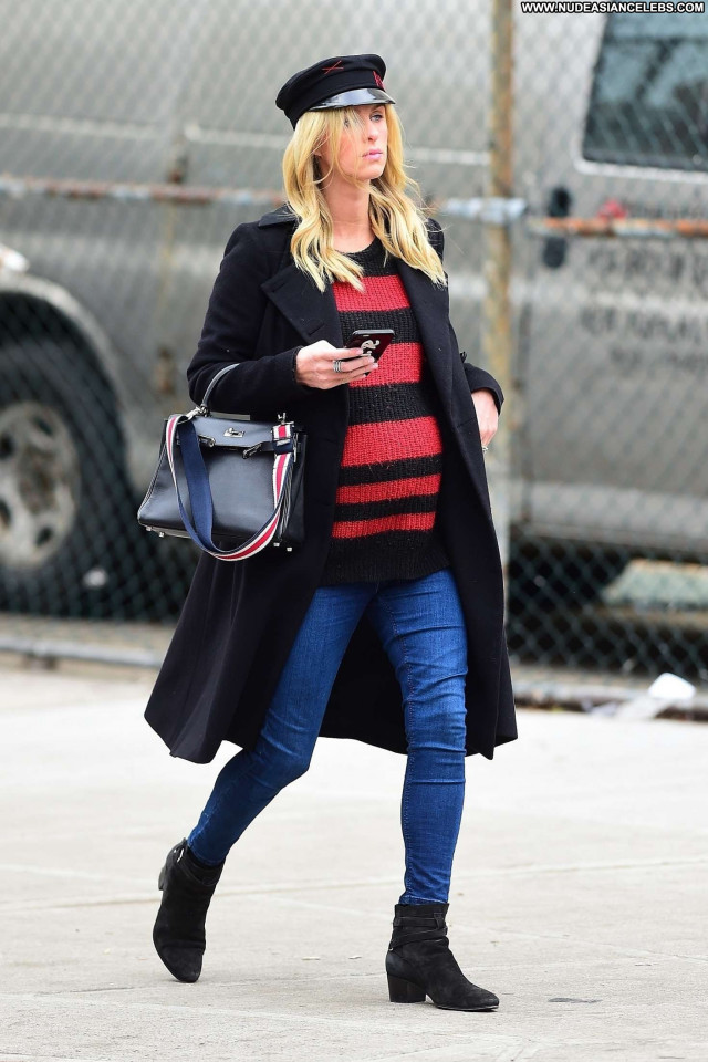 Nicky Hilton New York Celebrity Beautiful Paparazzi Posing Hot Babe