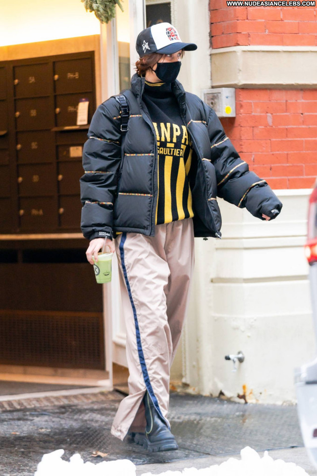 Bella Hadid New York  Celebrity Babe Posing Hot Beautiful Paparazzi