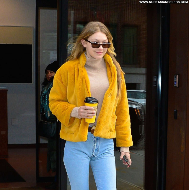 Gigi Hadid No Source Posing Hot Beautiful Paparazzi Celebrity Babe