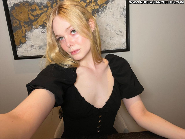 Elle Fanning No Source Beautiful Babe Celebrity Posing Hot Sexy