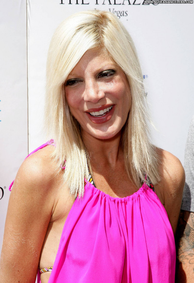 Tori Spelling Los Angeles Beautiful Posing Hot Babe Celebrity Famous